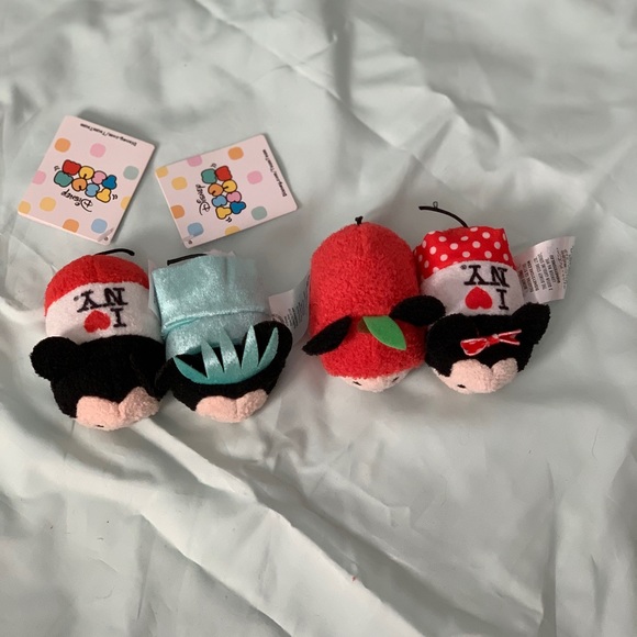 Disney New York Mickey and Minnie Tsum Tsums - Picture 2 of 3